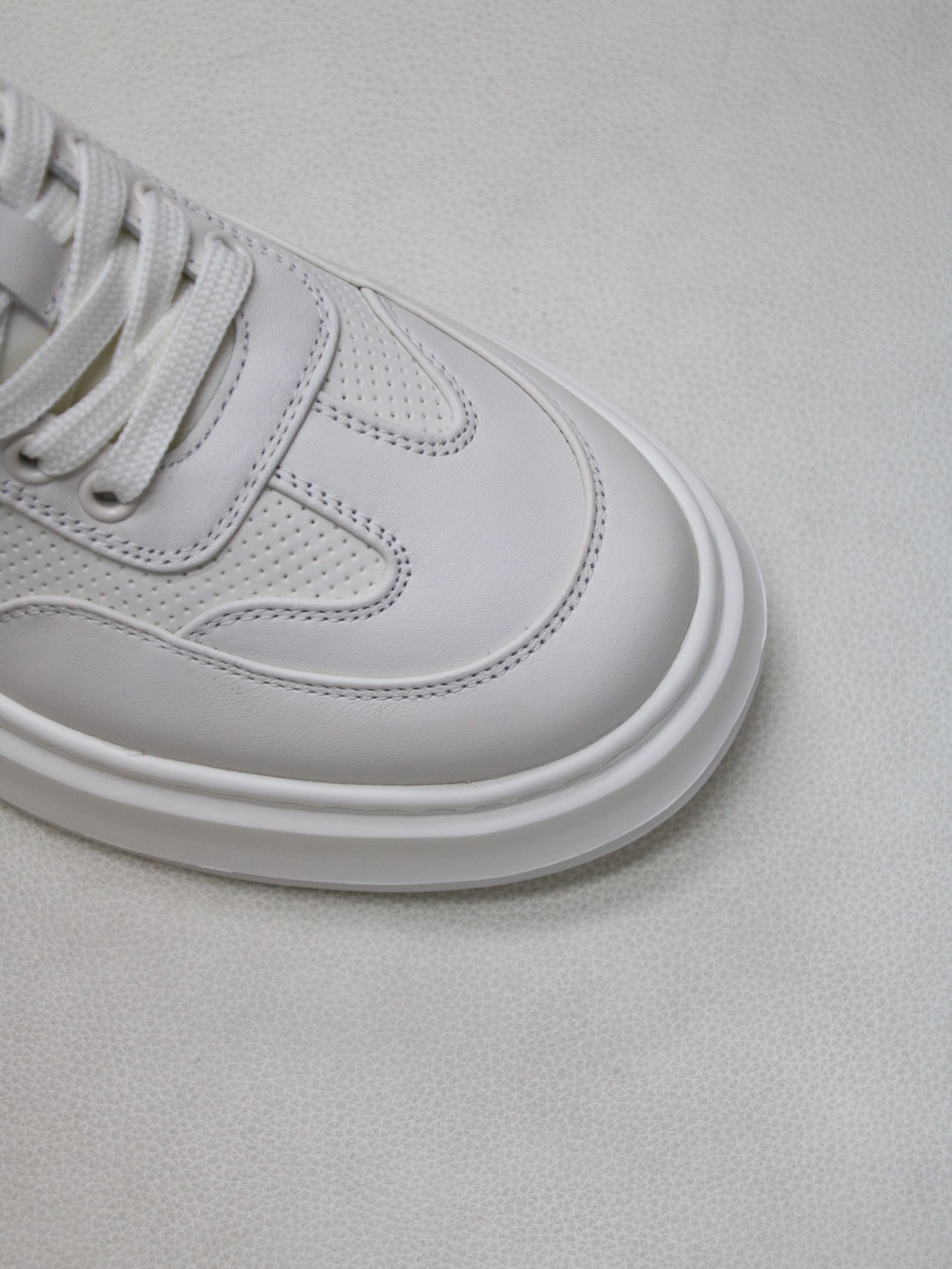 PRADA White Lace - Formal PCL8 - Image 6