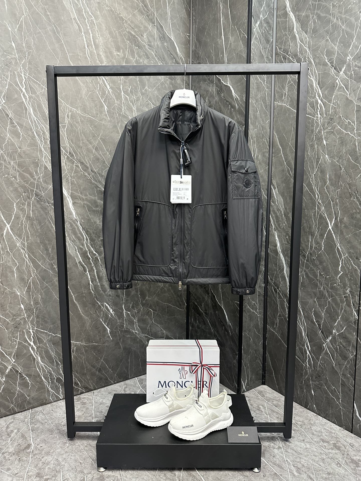 Moncler Light Business Men's Jacket - Image 6