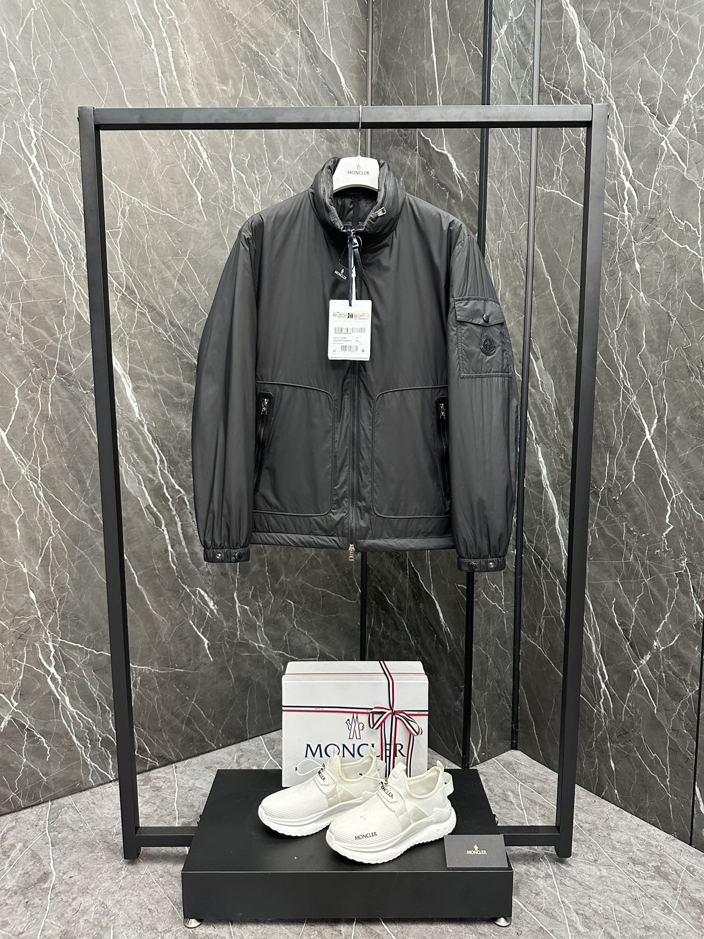 Moncler Light Business Men's Jacket - Image 7