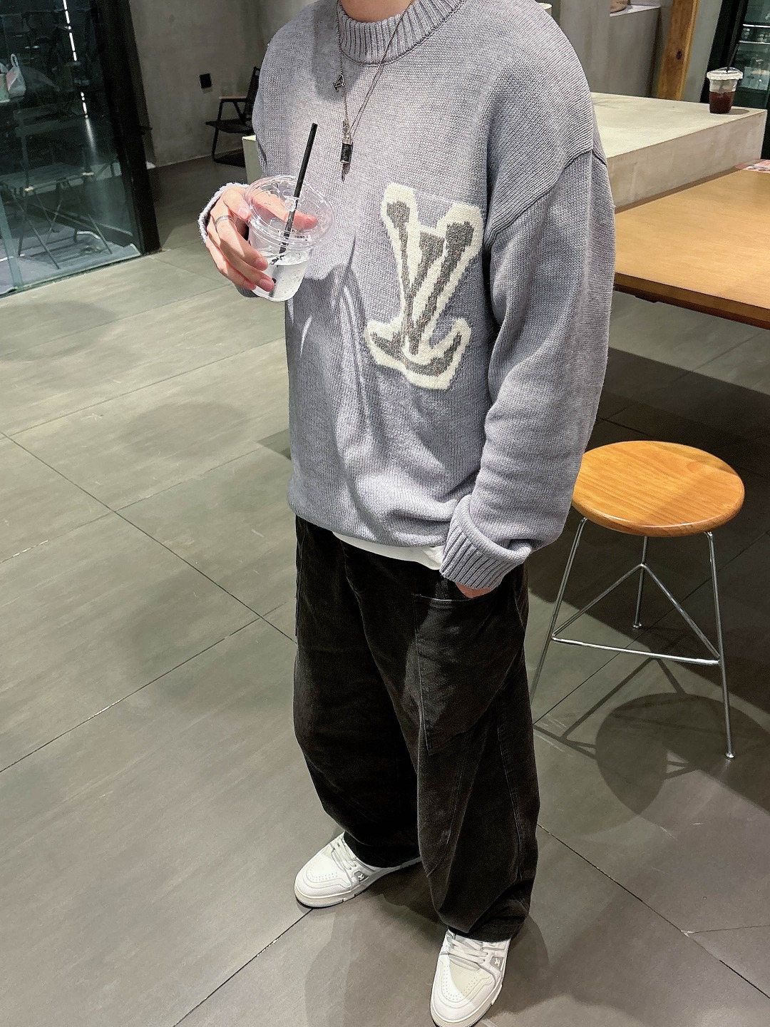 LV Sweater LS2 - Image 4