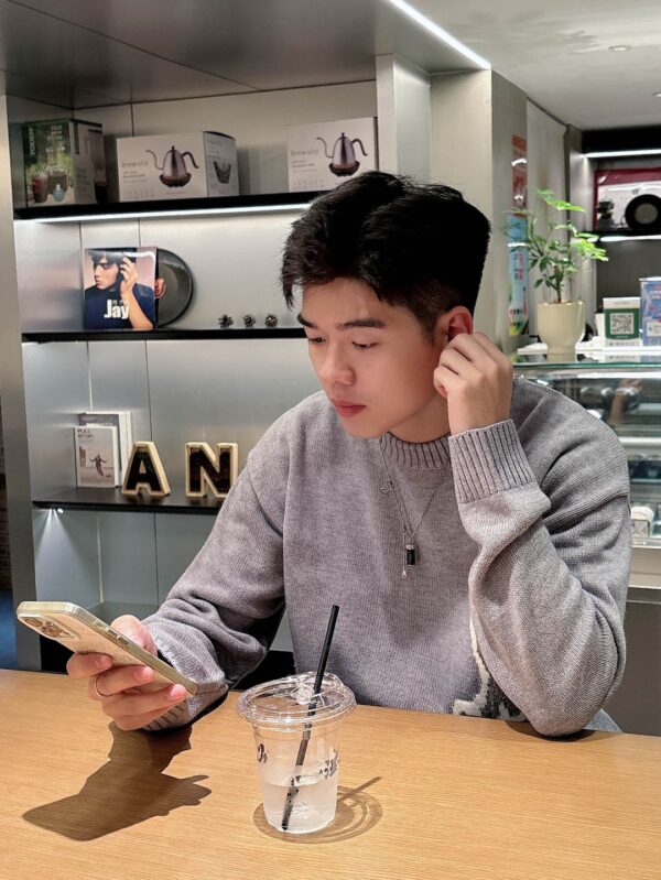 LV Sweater LS2 - Image 2