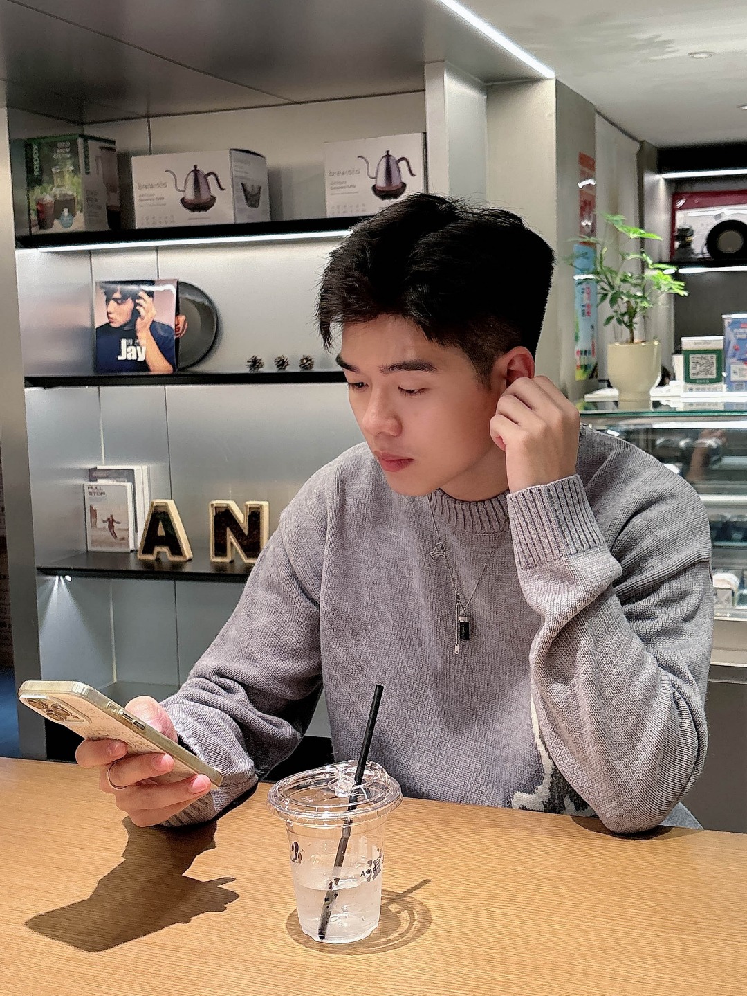 LV Sweater LS2 - Image 2